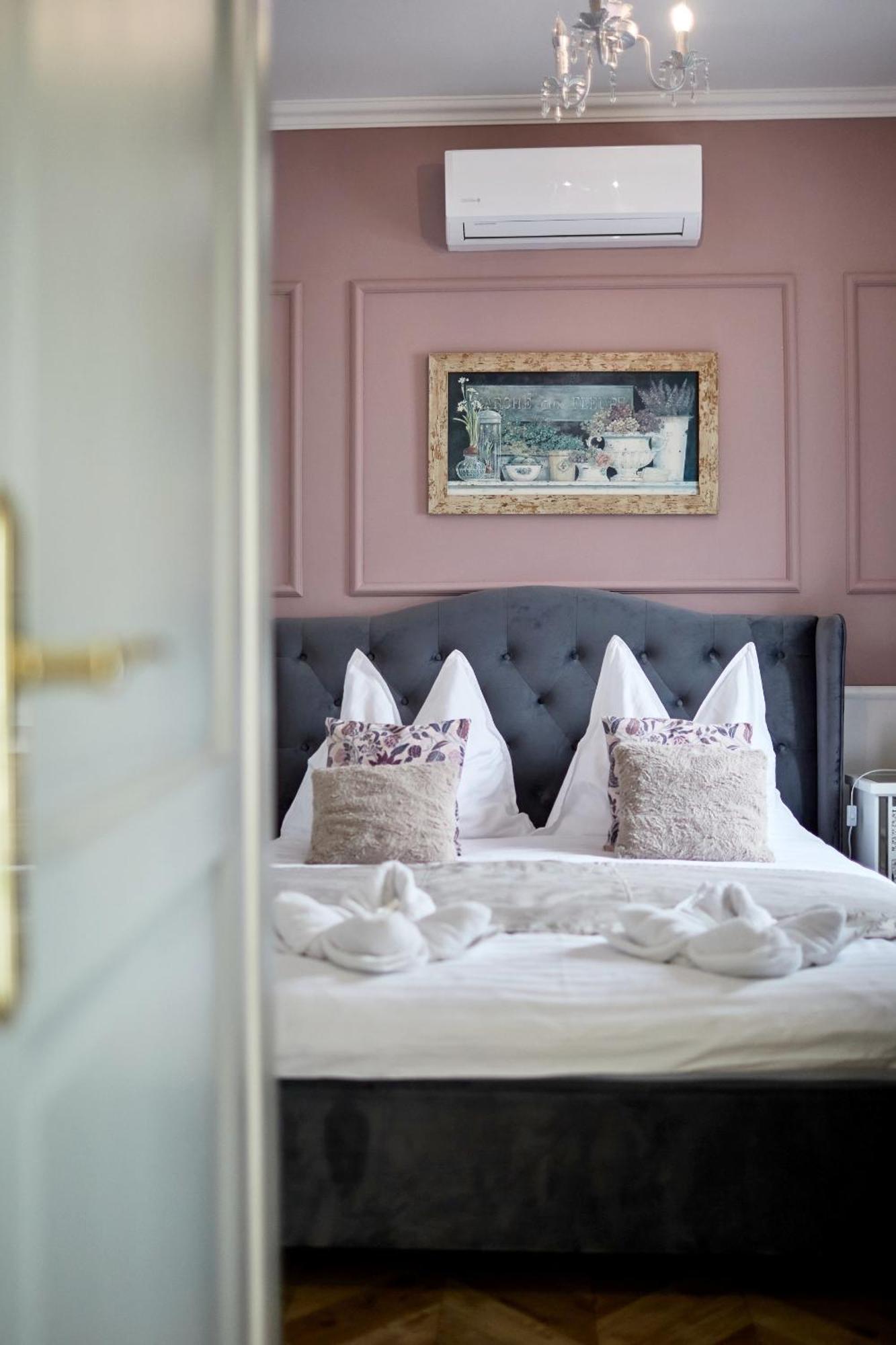 The Doors Boutique Apartments Mosonmagyaróvár Dış mekan fotoğraf